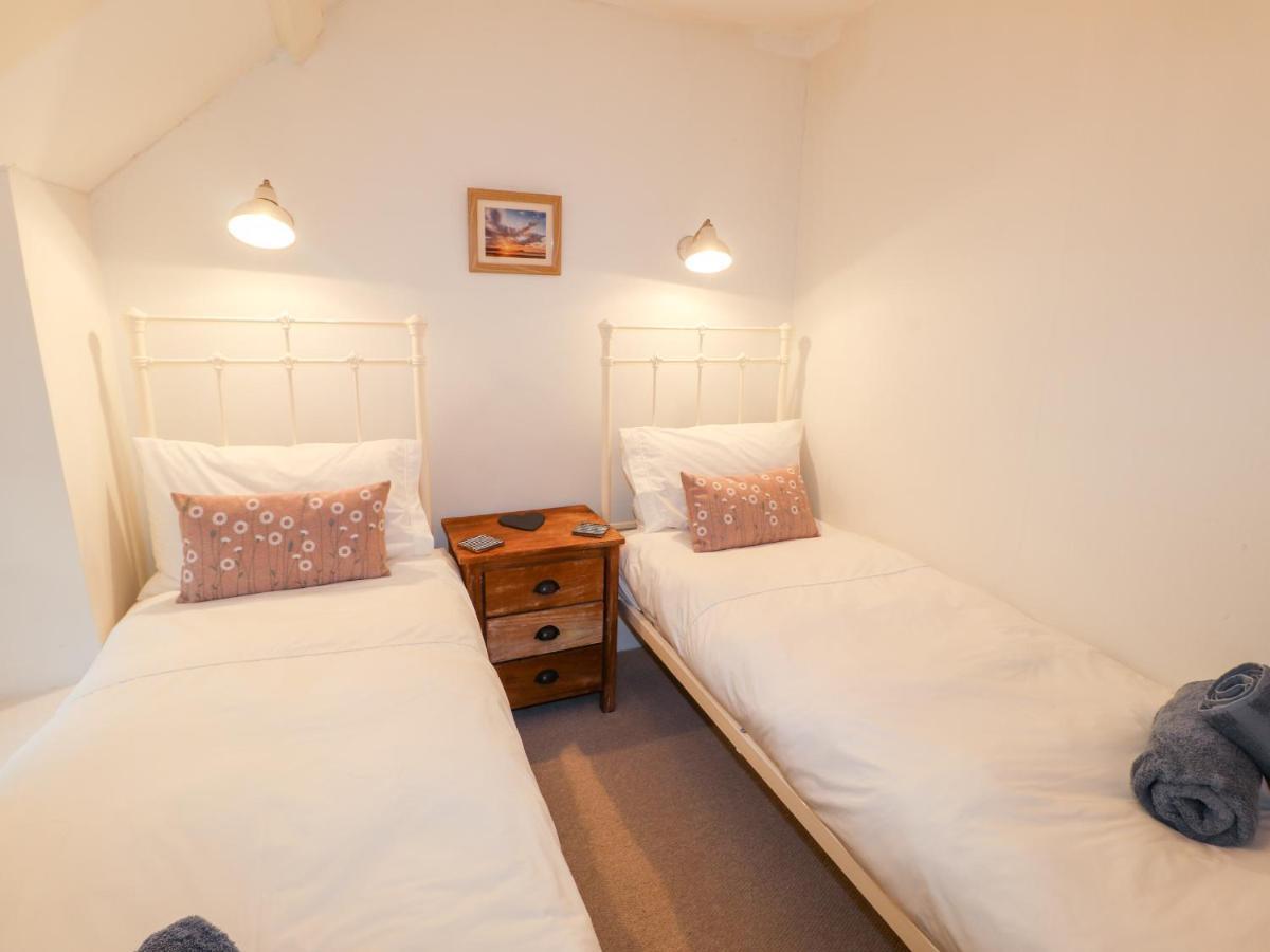 Little Barn Cottage นิวพอร์ต ภายนอก รูปภาพ